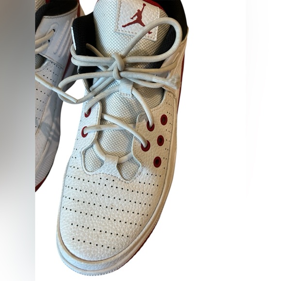 JORDAN ✨ Max Aura 5 White/Black Varsity Red Size 7Y EUC - Picture 5 of 6